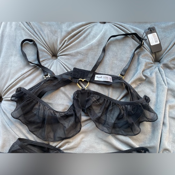 NWT Mapale Black Two Piece Lingerie size M/L - Picture 3 of 10